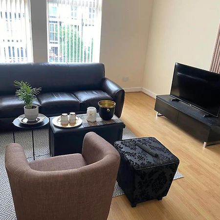 2-Bed Apartment - Sleeps 4 - Street Parking - Wifi Manchester Extérieur photo
