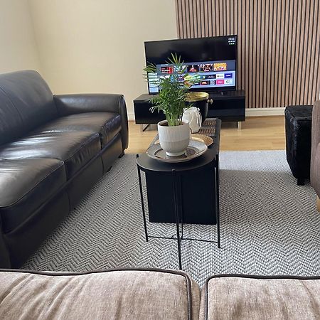 2-Bed Apartment - Sleeps 4 - Street Parking - Wifi Manchester Extérieur photo