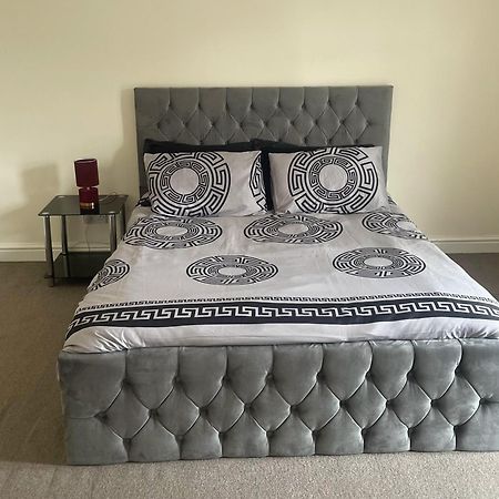 2-Bed Apartment - Sleeps 4 - Street Parking - Wifi Manchester Extérieur photo