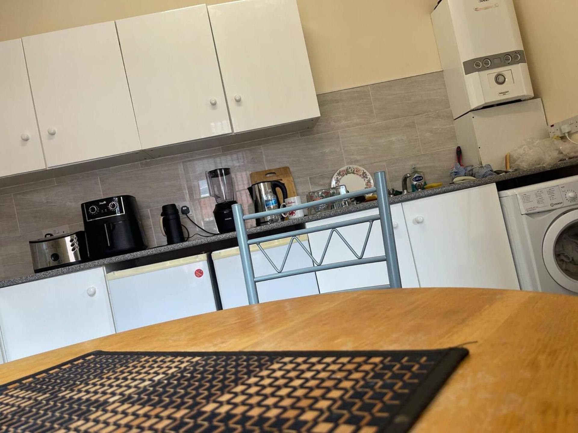 2-Bed Apartment - Sleeps 4 - Street Parking - Wifi Manchester Extérieur photo