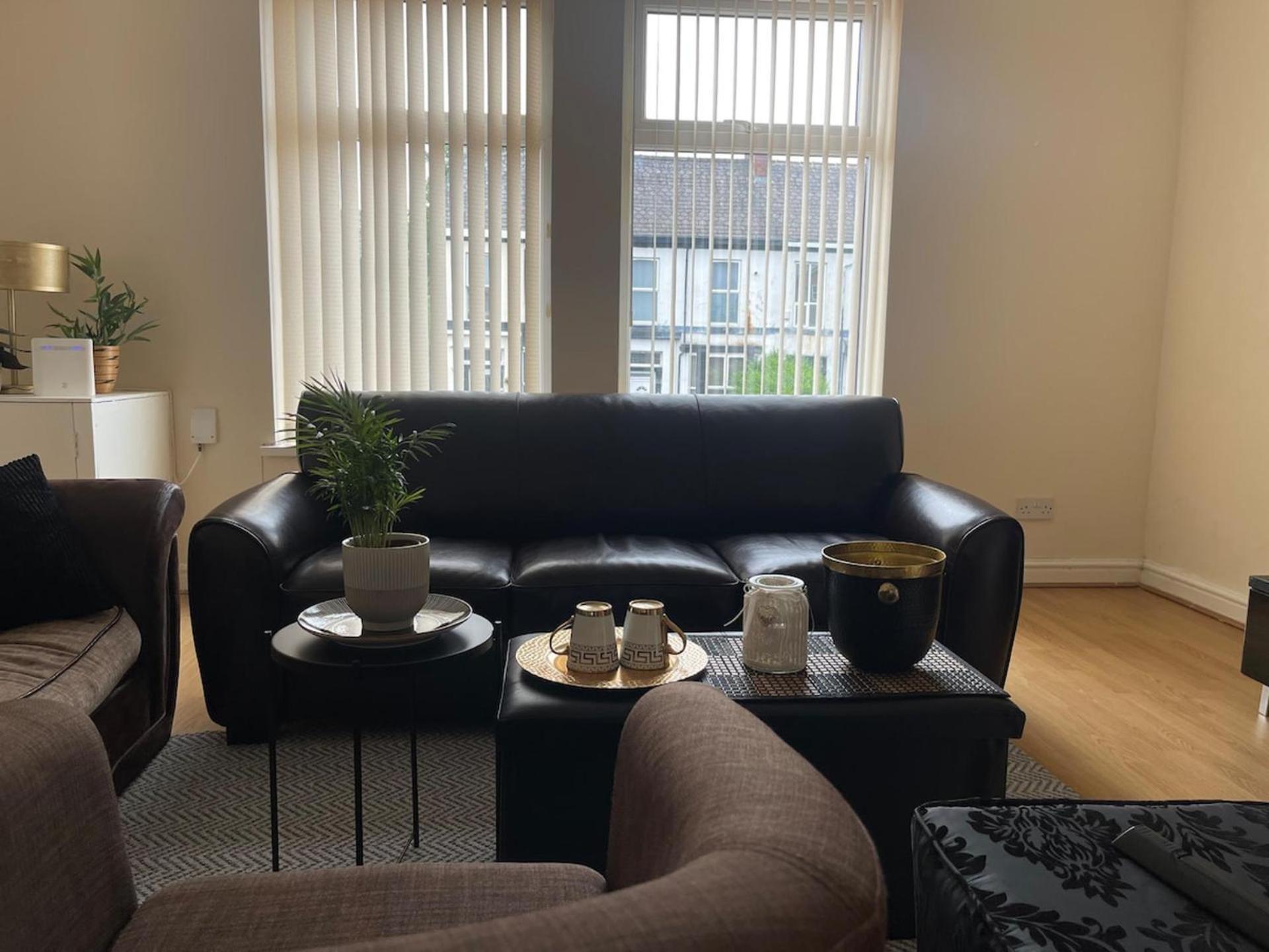 2-Bed Apartment - Sleeps 4 - Street Parking - Wifi Manchester Extérieur photo