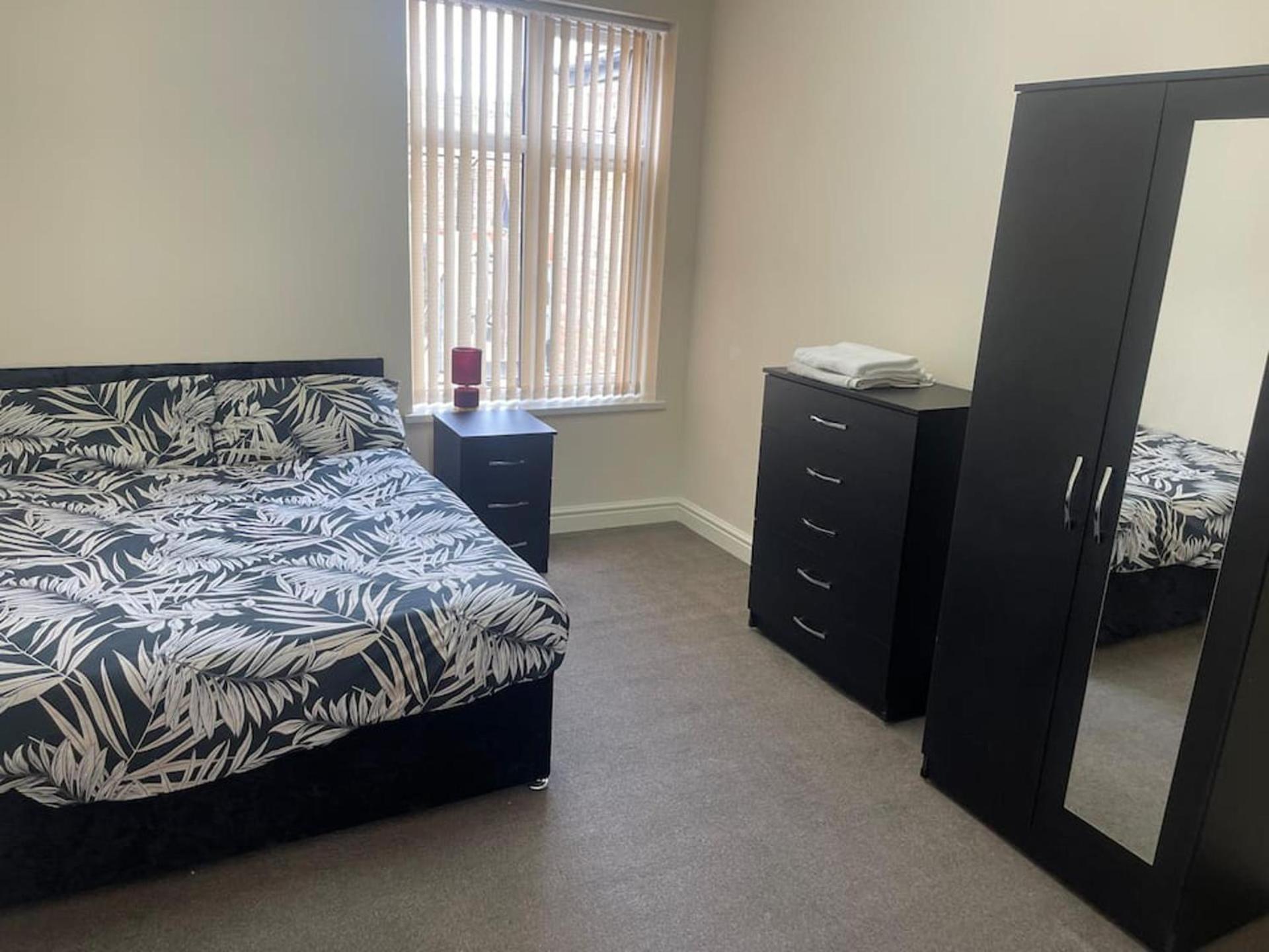 2-Bed Apartment - Sleeps 4 - Street Parking - Wifi Manchester Extérieur photo