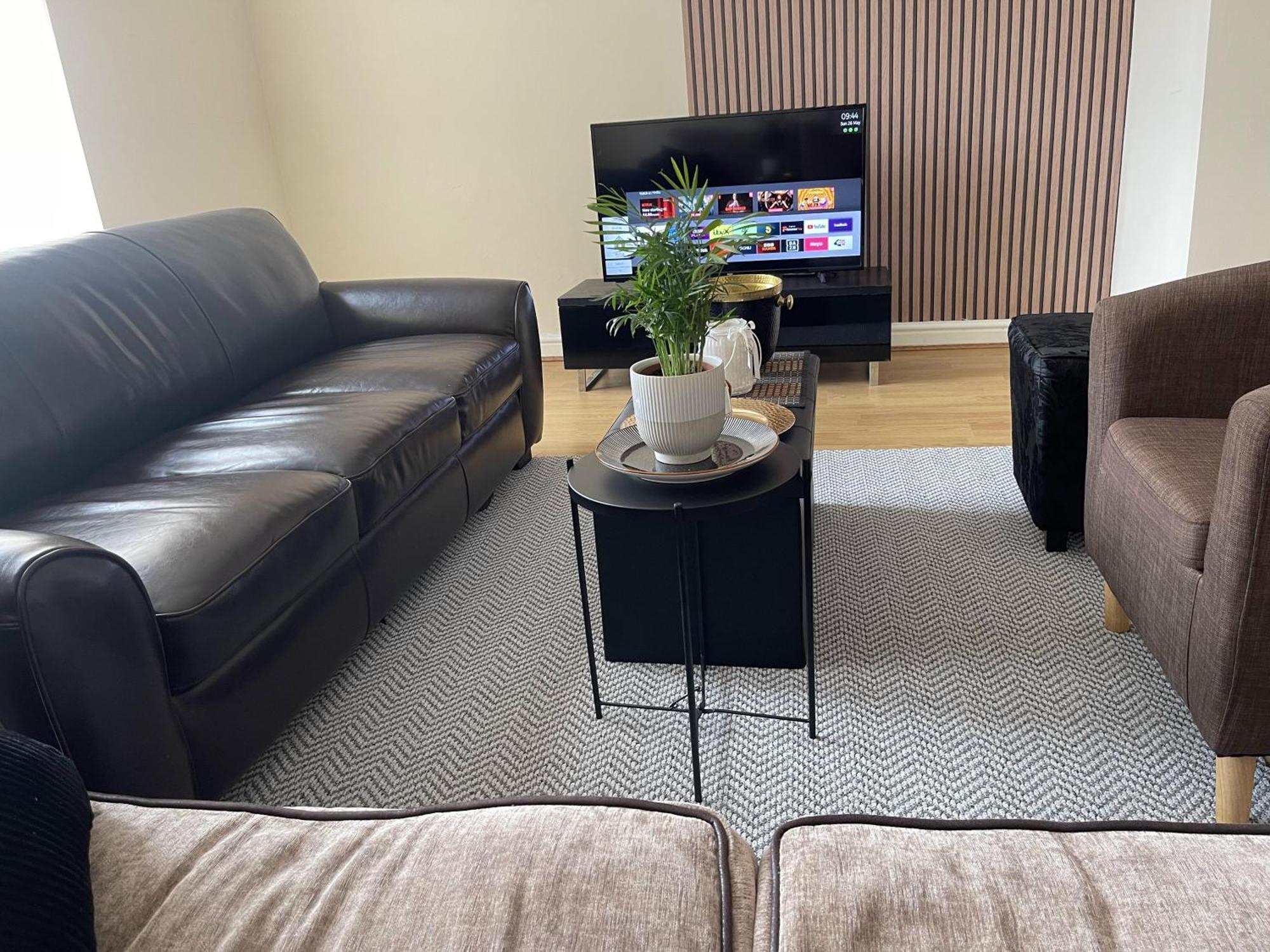 2-Bed Apartment - Sleeps 4 - Street Parking - Wifi Manchester Extérieur photo
