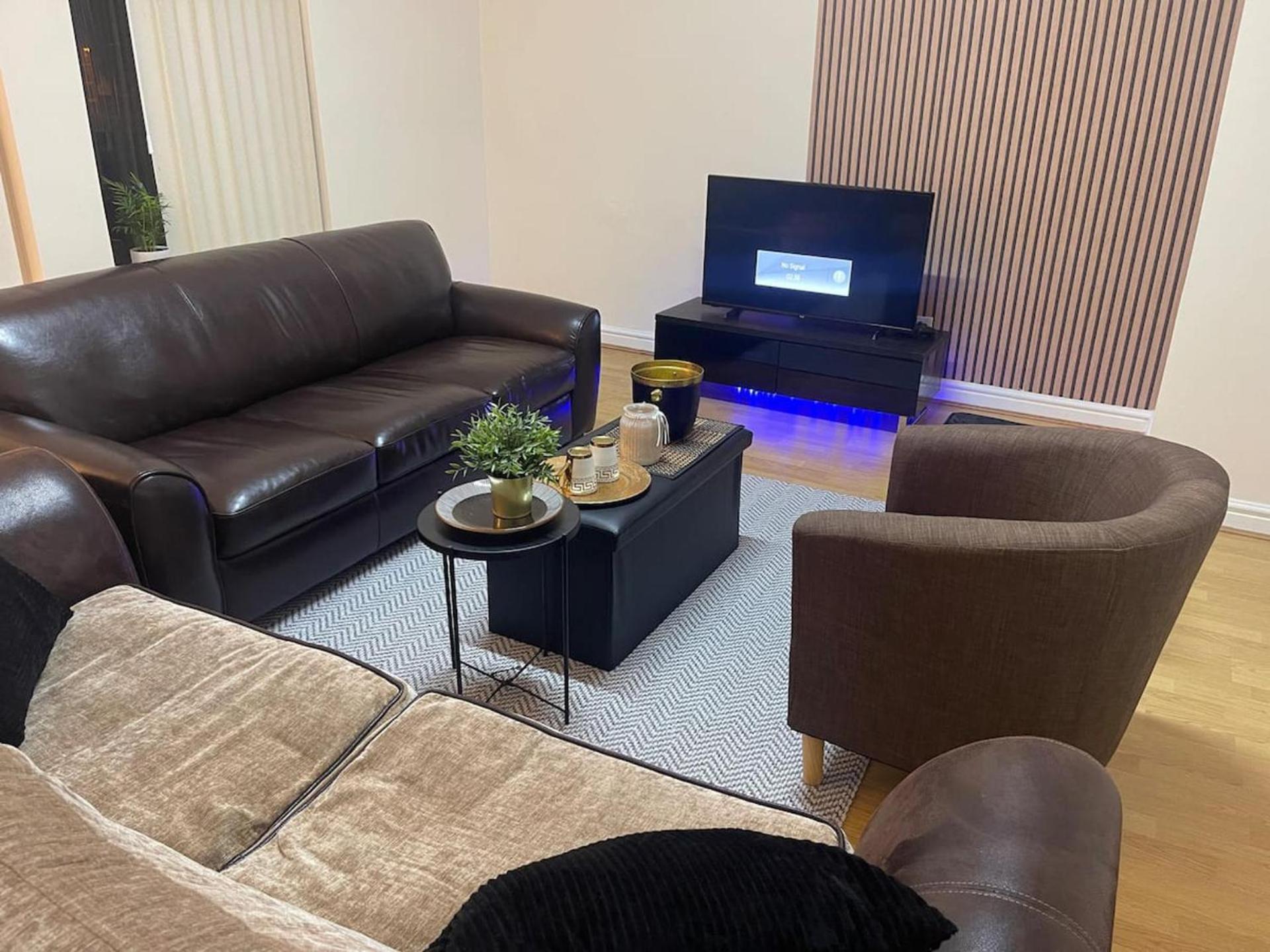 2-Bed Apartment - Sleeps 4 - Street Parking - Wifi Manchester Extérieur photo