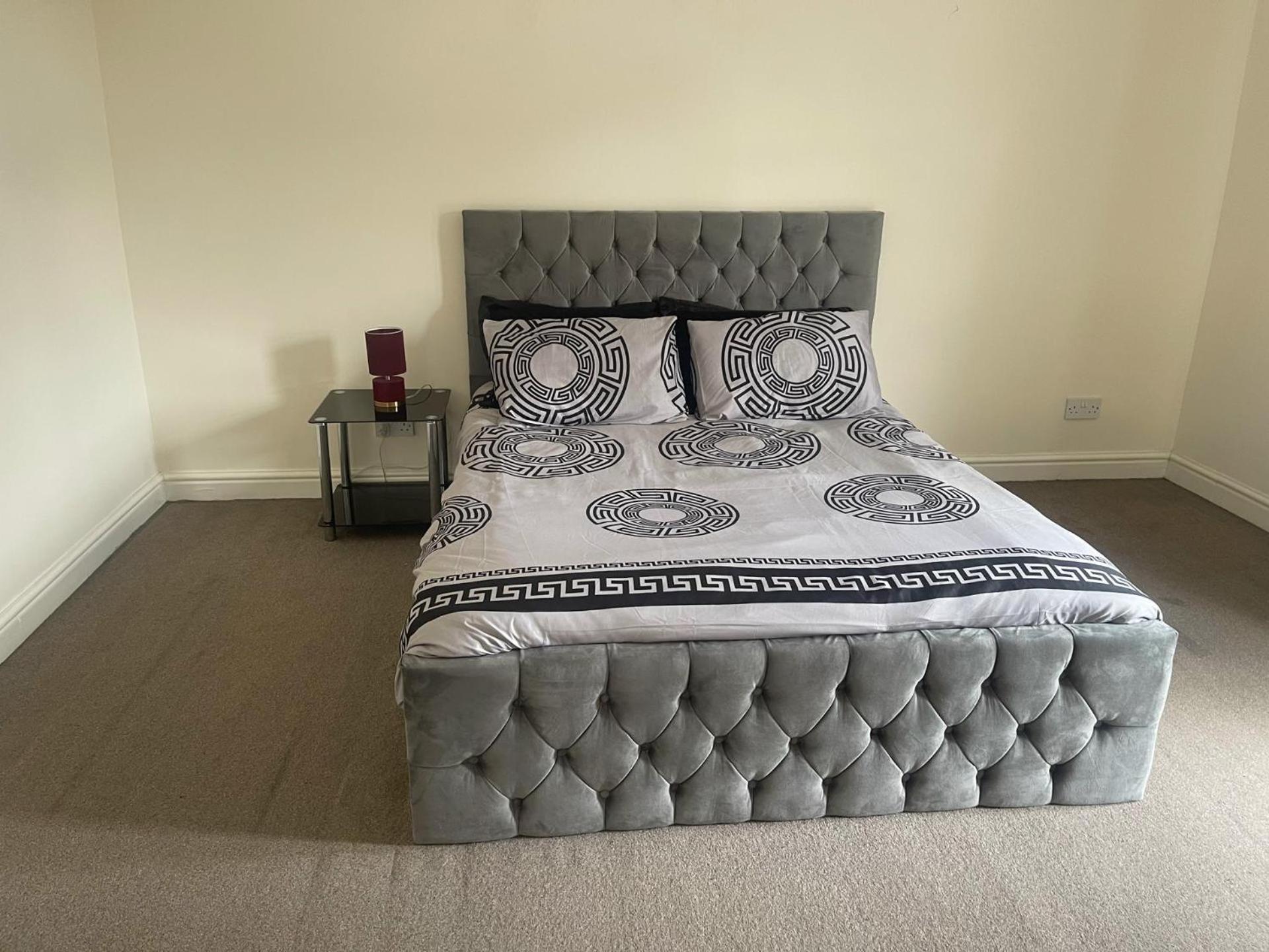 2-Bed Apartment - Sleeps 4 - Street Parking - Wifi Manchester Extérieur photo