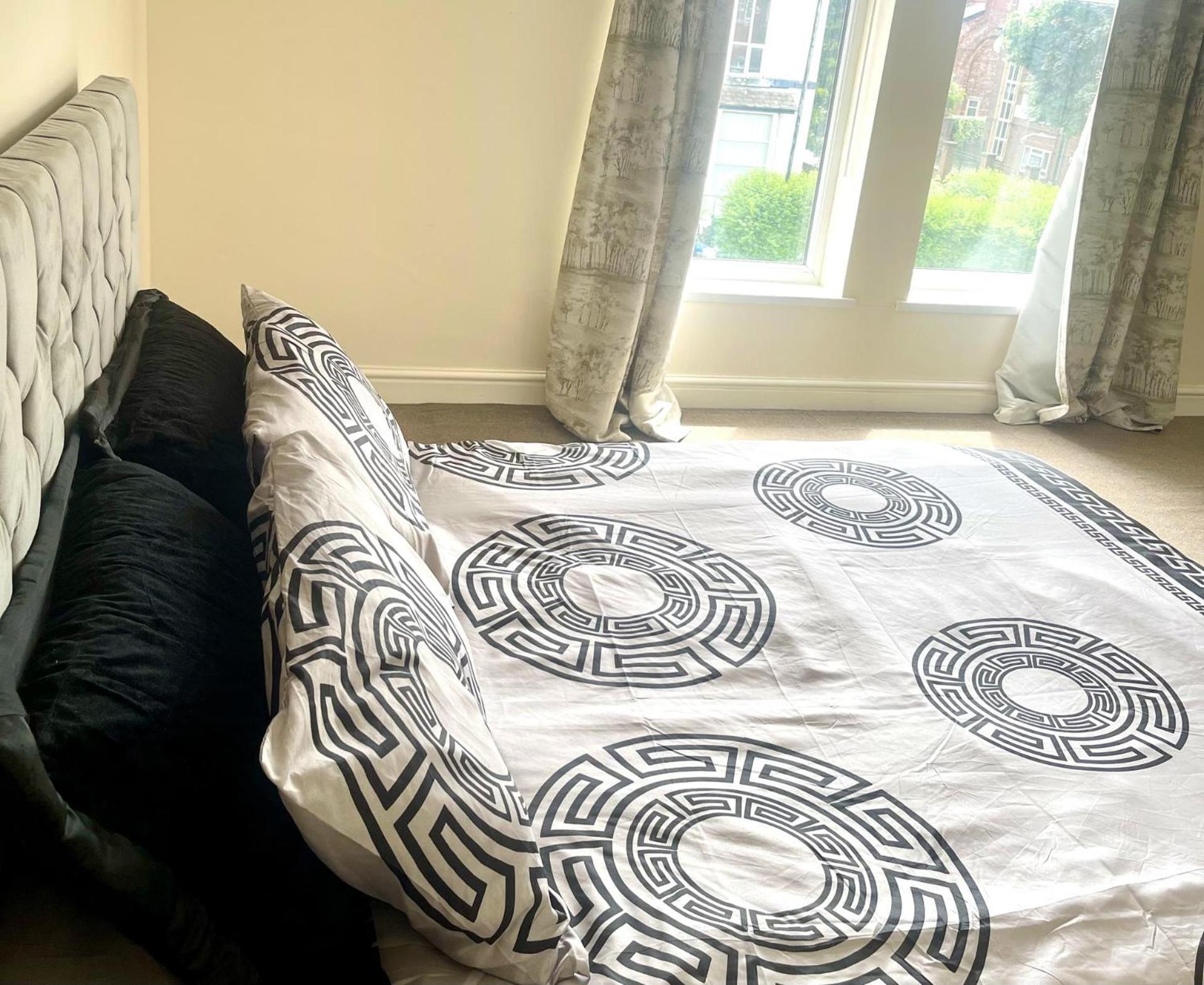 2-Bed Apartment - Sleeps 4 - Street Parking - Wifi Manchester Extérieur photo