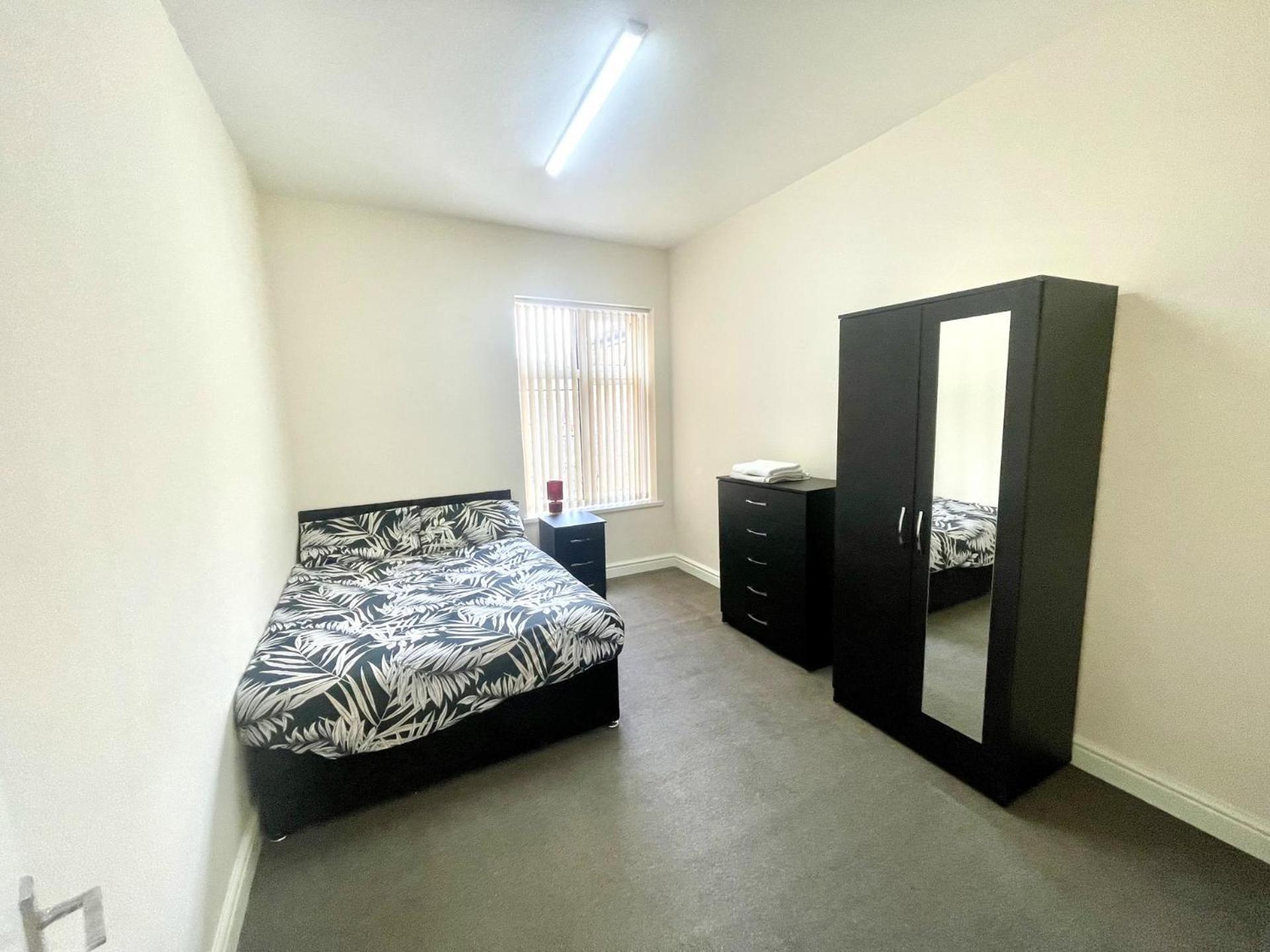 2-Bed Apartment - Sleeps 4 - Street Parking - Wifi Manchester Extérieur photo