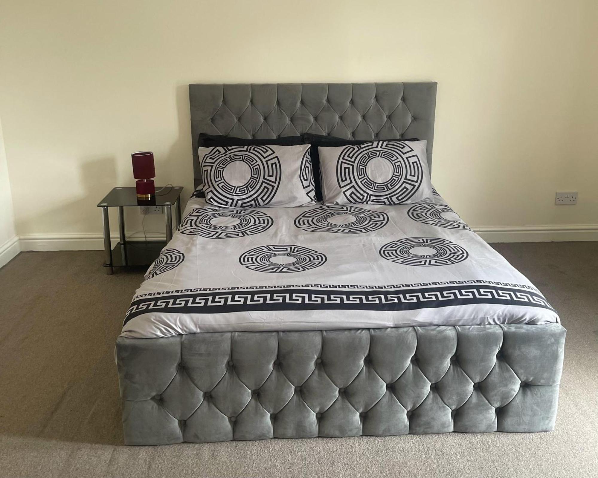 2-Bed Apartment - Sleeps 4 - Street Parking - Wifi Manchester Extérieur photo