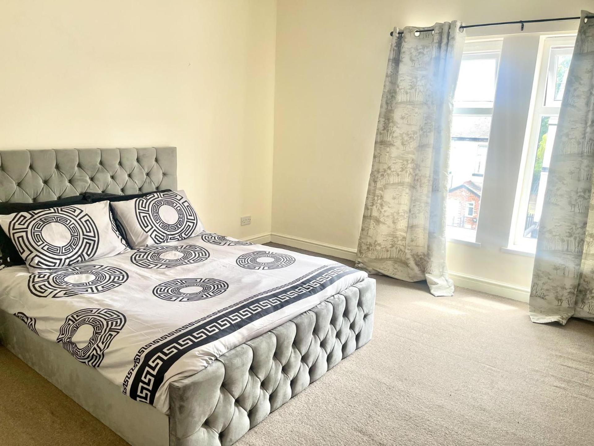 2-Bed Apartment - Sleeps 4 - Street Parking - Wifi Manchester Extérieur photo